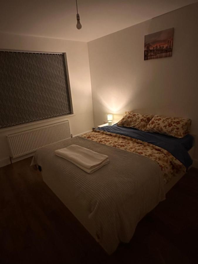 Lovely Hillingdon Family - 7 Bedrooms Holiday home