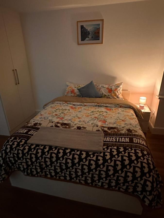 Lovely Hillingdon Family - 7 Bedrooms Ickenham