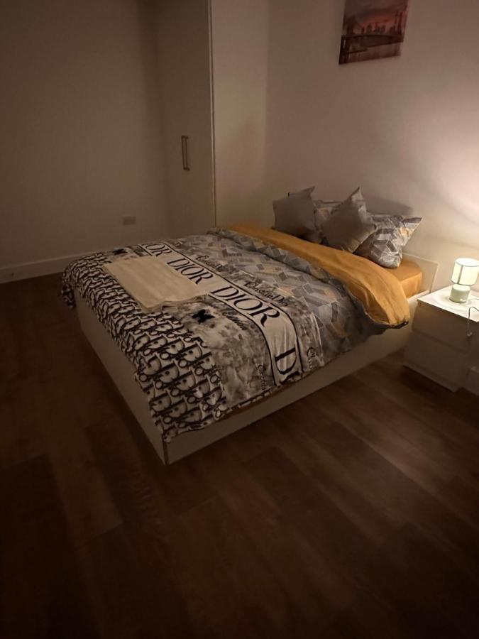 Holiday home Lovely Hillingdon Family - 7 Bedrooms *
