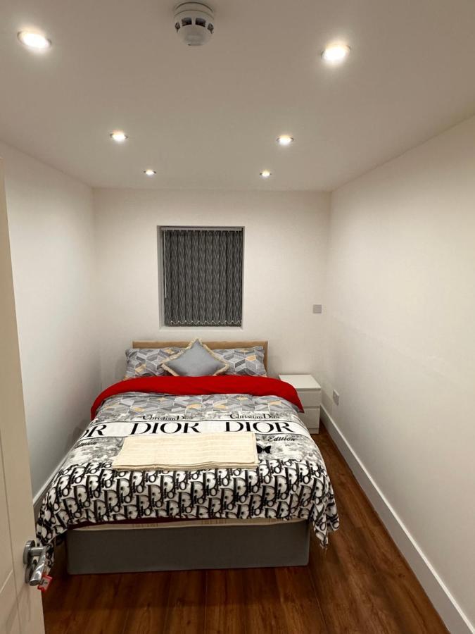 Lovely Hillingdon Family - 7 Bedrooms * Ickenham