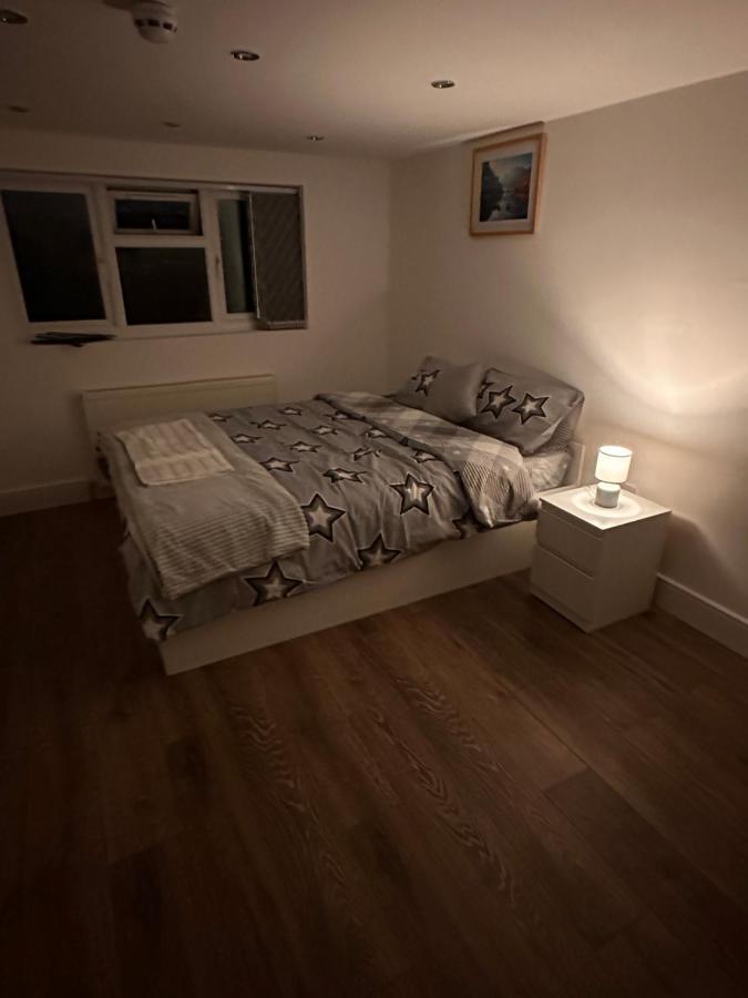 Lovely Hillingdon Family - 7 Bedrooms Ickenham