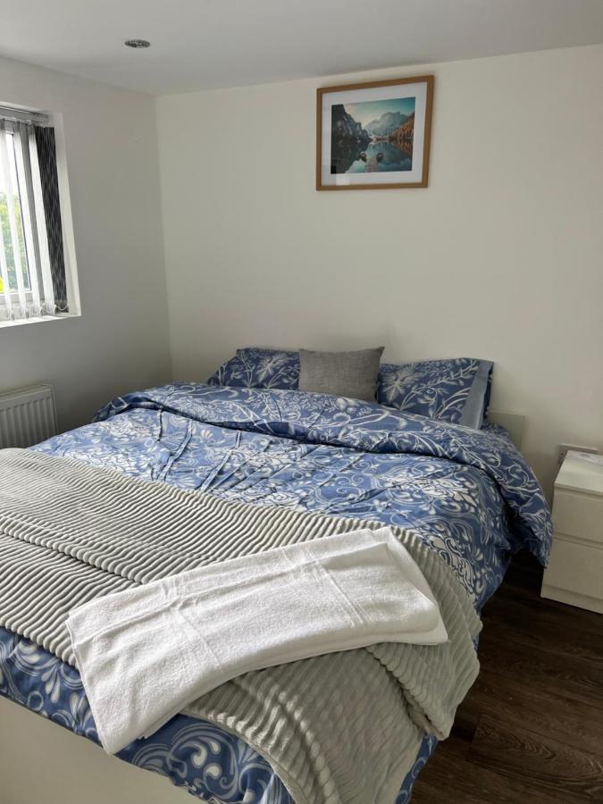 Lovely Hillingdon Family - 7 Bedrooms Ickenham