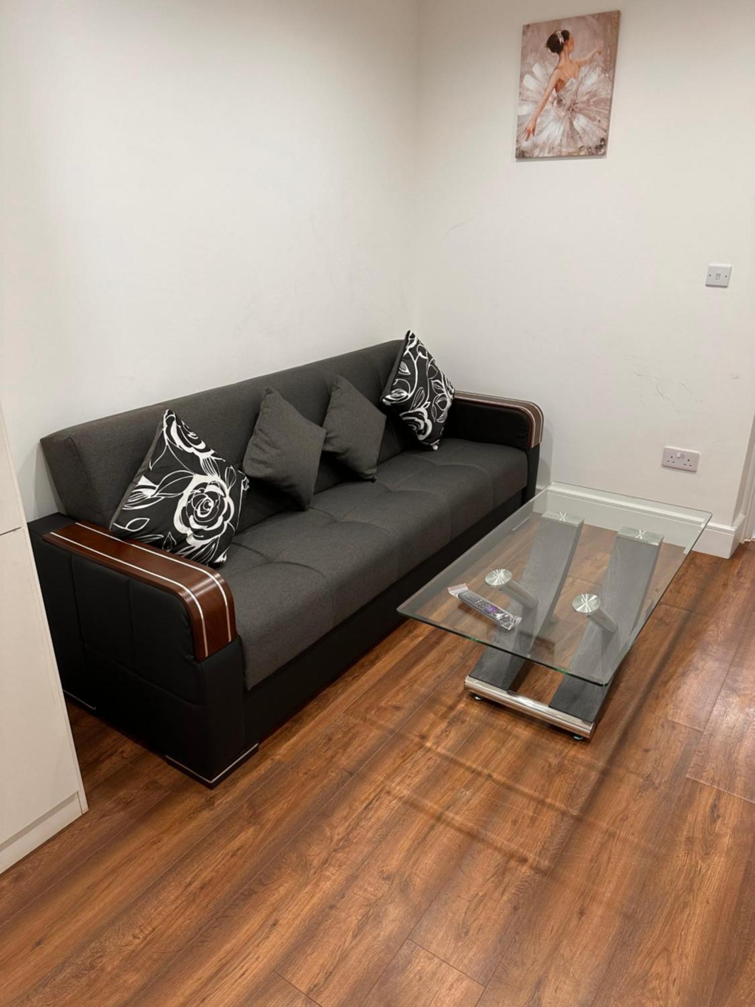 Lovely Hillingdon Family - 7 Bedrooms Ickenham