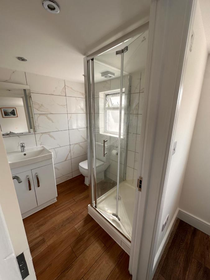 Lovely Hillingdon Family - 7 Bedrooms Casa vacanze Ickenham