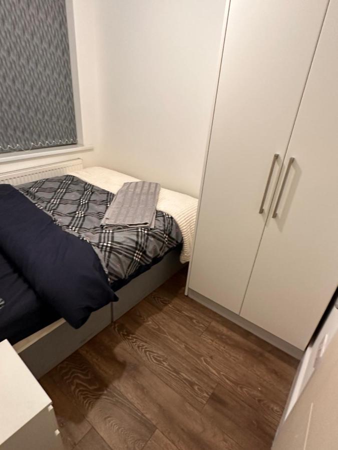 Lovely Hillingdon Family - 7 Bedrooms Casa vacanze Ickenham