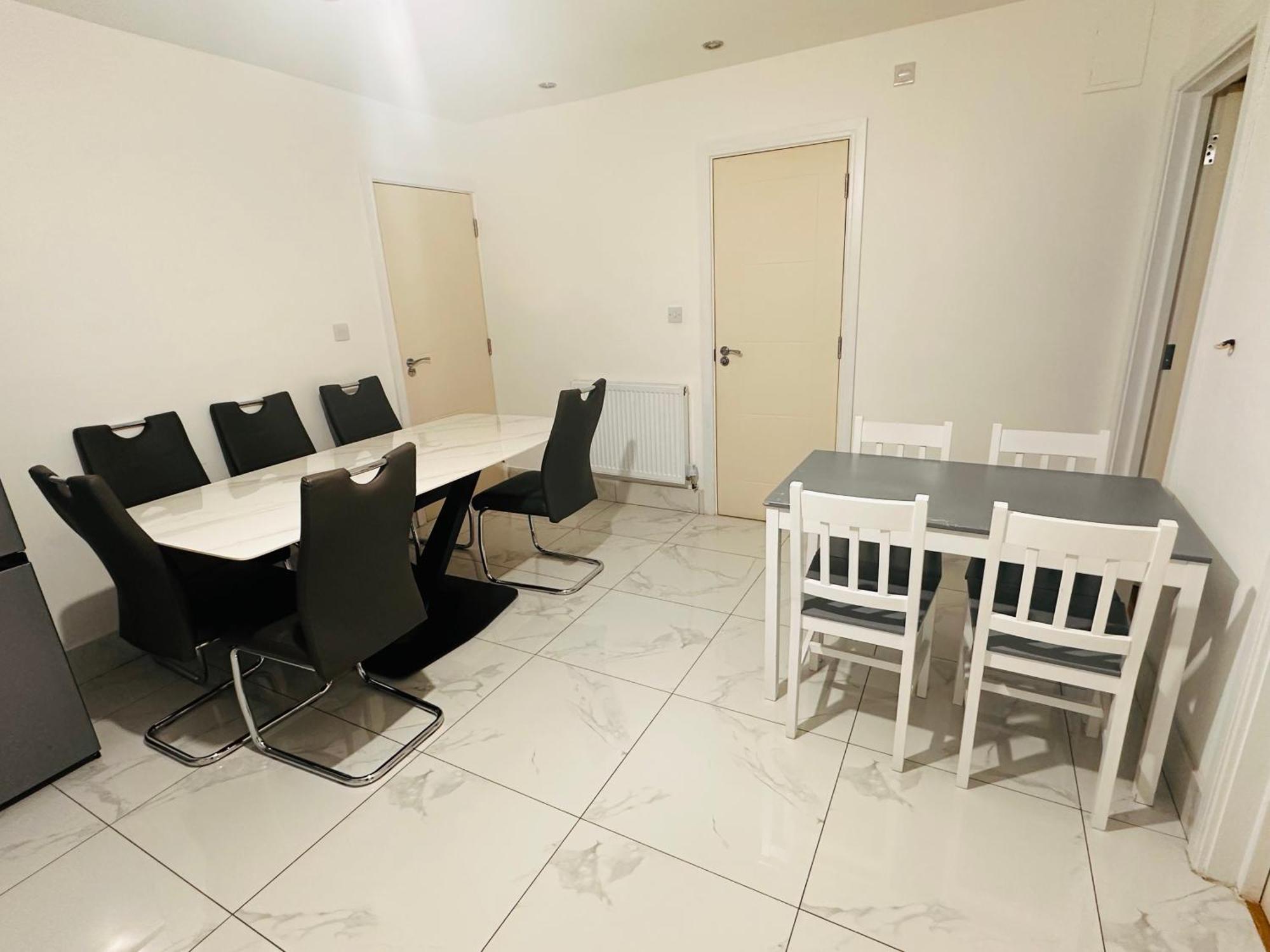 Casa vacanze Lovely Hillingdon Family - 7 Bedrooms *